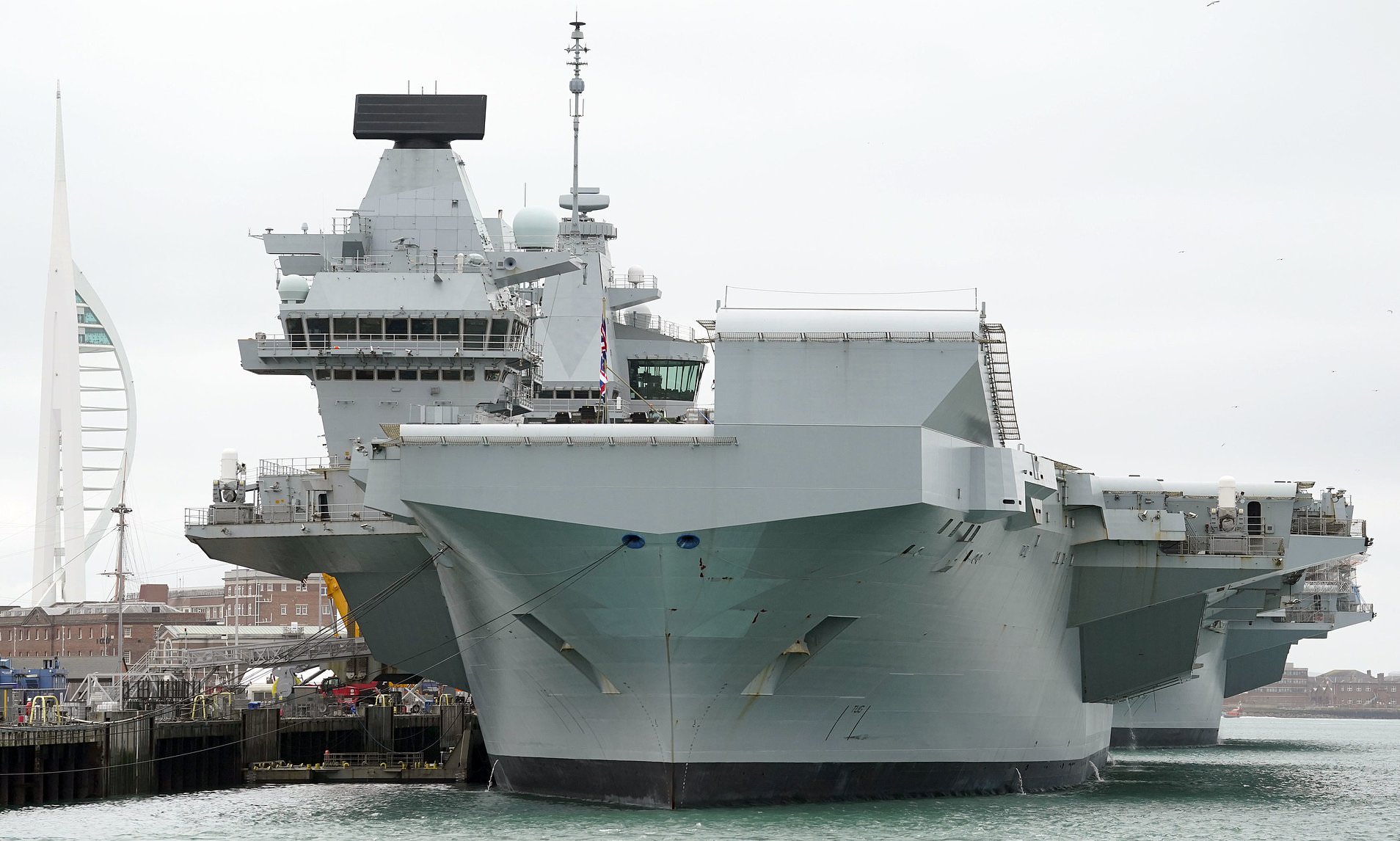 Royal Navy's Flagship £3bn Warship HMS Queen Elizabeth Catches Fire