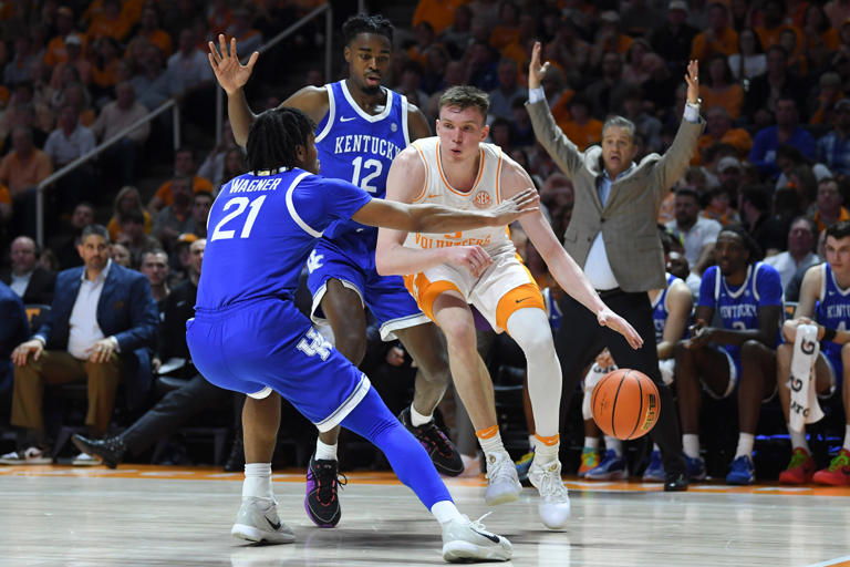 Tennessee basketball's No. 1 seed dreams damaged in senior day loss to