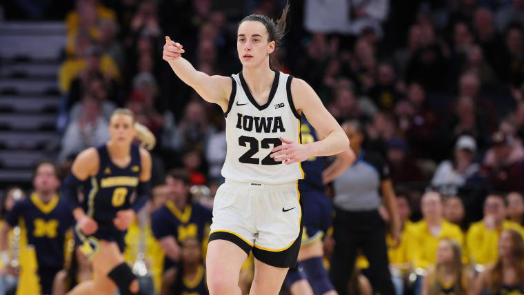 How many points did Caitlin Clark score today? Iowa advances to fourth