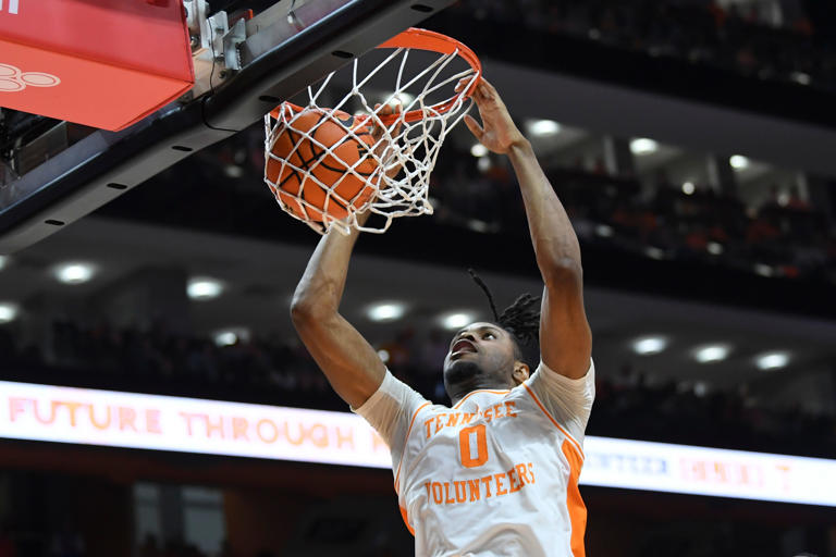 Casey's counts up Tennessee forward Jonas Aidoo's slam dunks to help ...