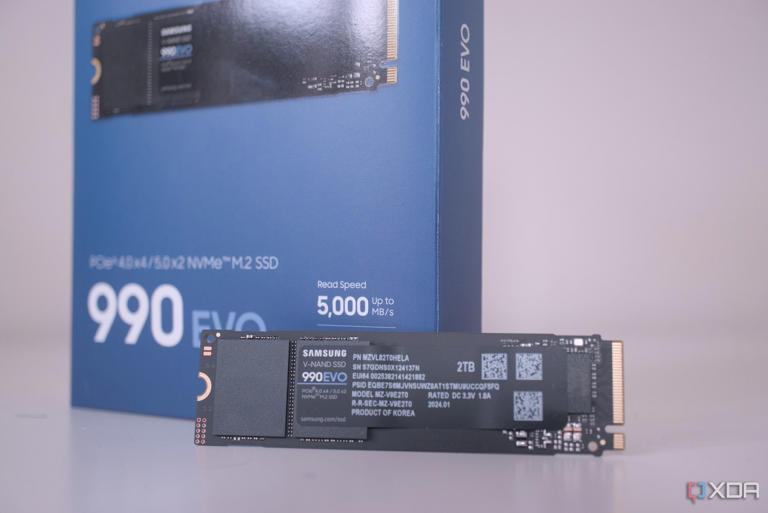 Samsung 990 Evo hero box shot