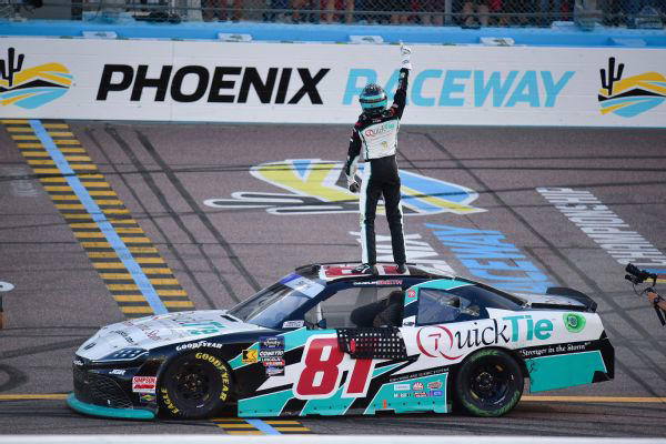 Chandler Smith wins Xfinity race after Allgaier's late flat tire