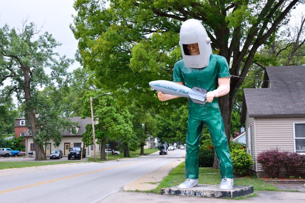 <p>A classic example of the “Muffler Man” roadside statues.</p>