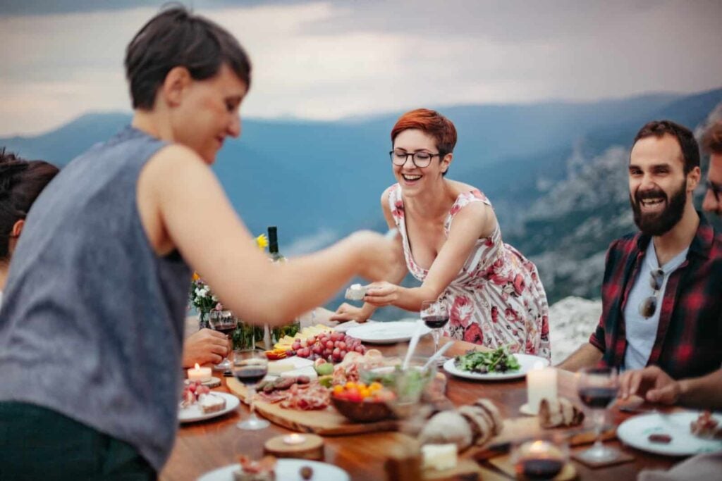 <p>Enjoy gourmet meals in breathtaking outdoor settings, from mountaintop picnics to beachfront feasts.</p>