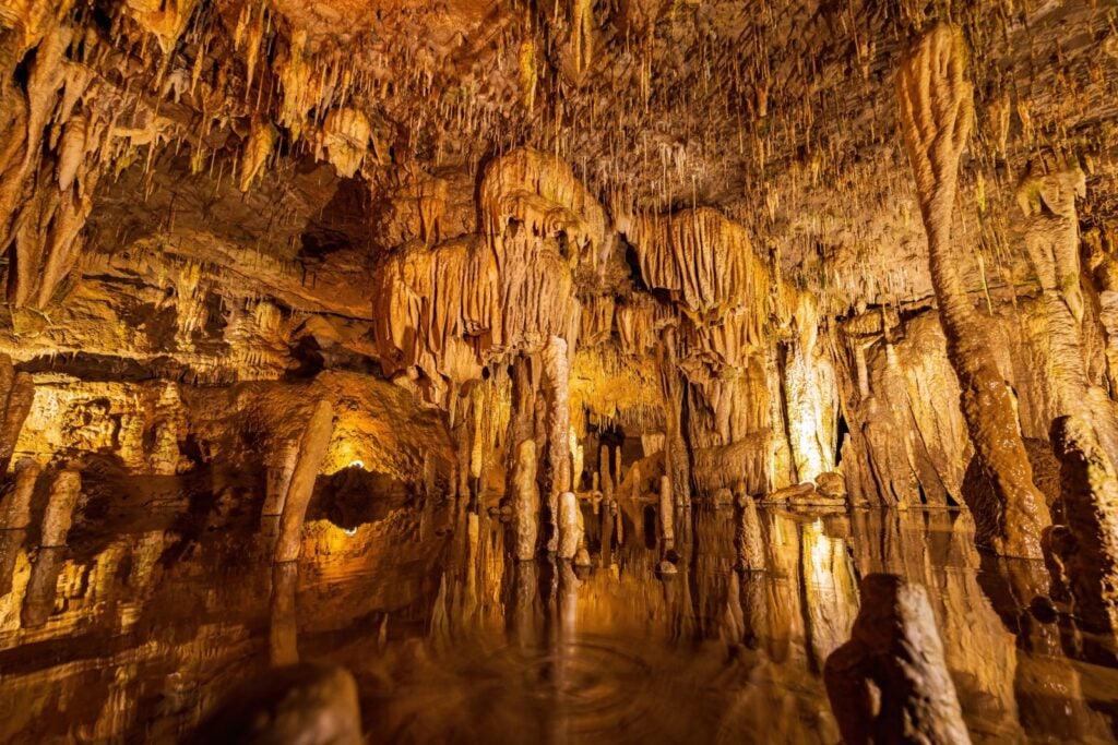 <p>Explore the ancient limestone caves that were once hideouts for outlaws.</p>
