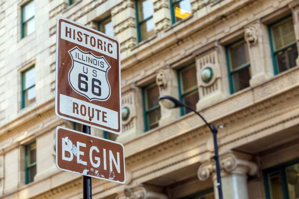 <p>The starting point of Route 66, known for its deep-dish pizza, jazz music, and vibrant architecture.</p>