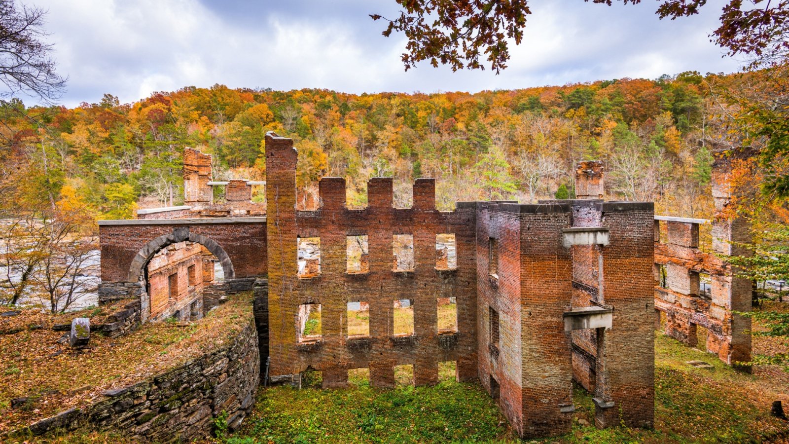 <p>The movie-loving family will love the self-guided tour at the Douglas County Film Trail near Douglasville. Explore the film locations of The Hunger Games (2012), The Walking Dead (2010-2022), and Avengers: Infinity War (2018). Does the family love Stranger Things (2016-2025)? If so, follow the film trail signs to see where Jim Hopper investigated the paranormal activity in this popular series.</p>