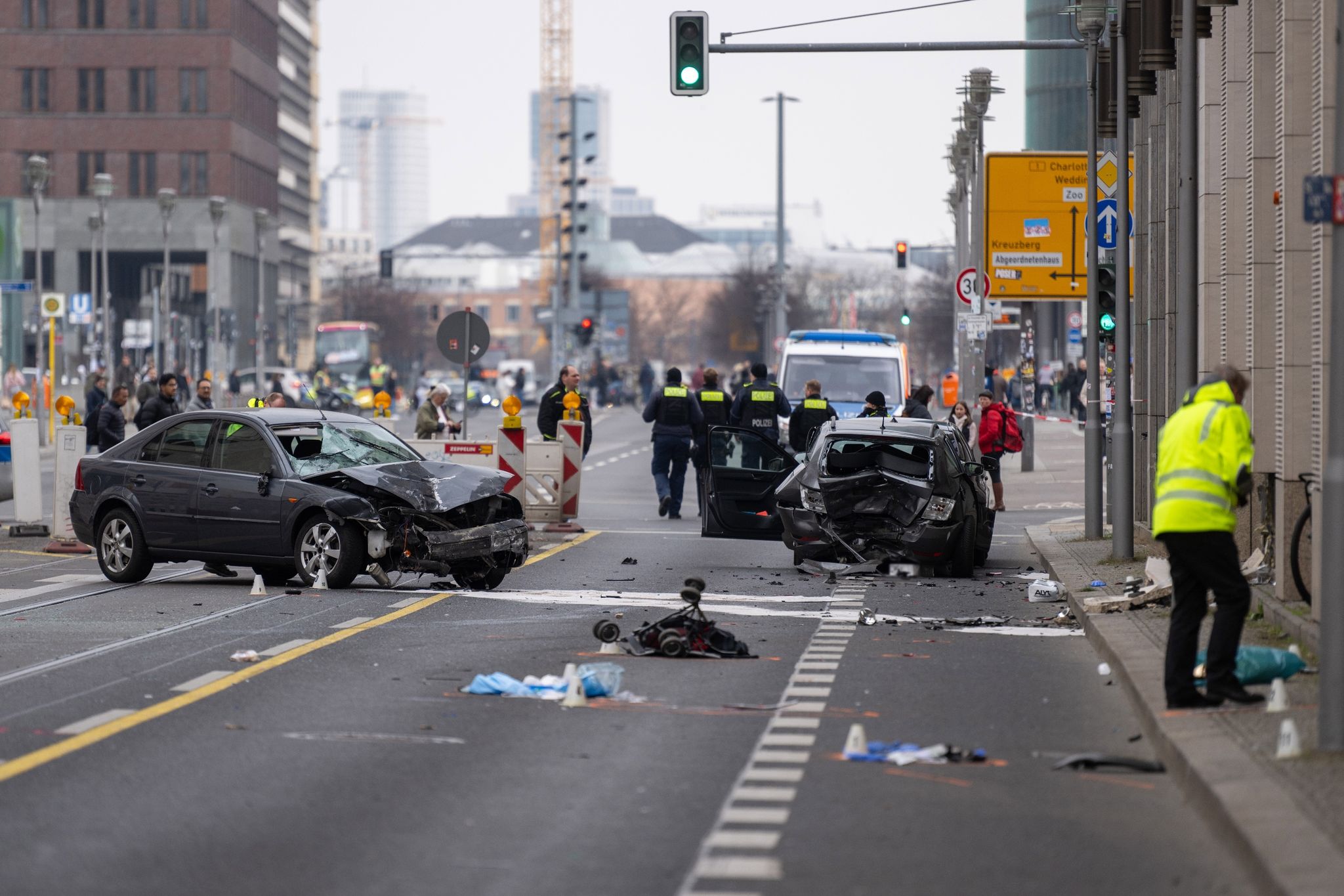 Schwerer Unfall In Berlin - Nach Mutter Stirbt Auch Kind