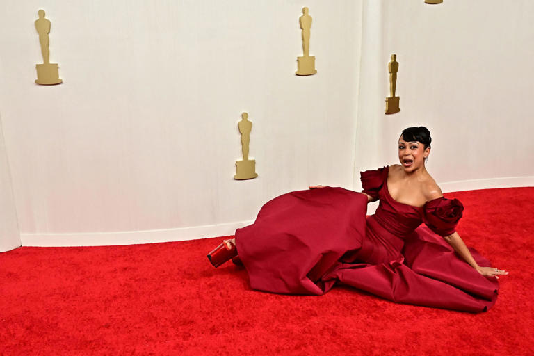 Liza Koshy plays off her Oscars red carpet fall like a champ 'I've got