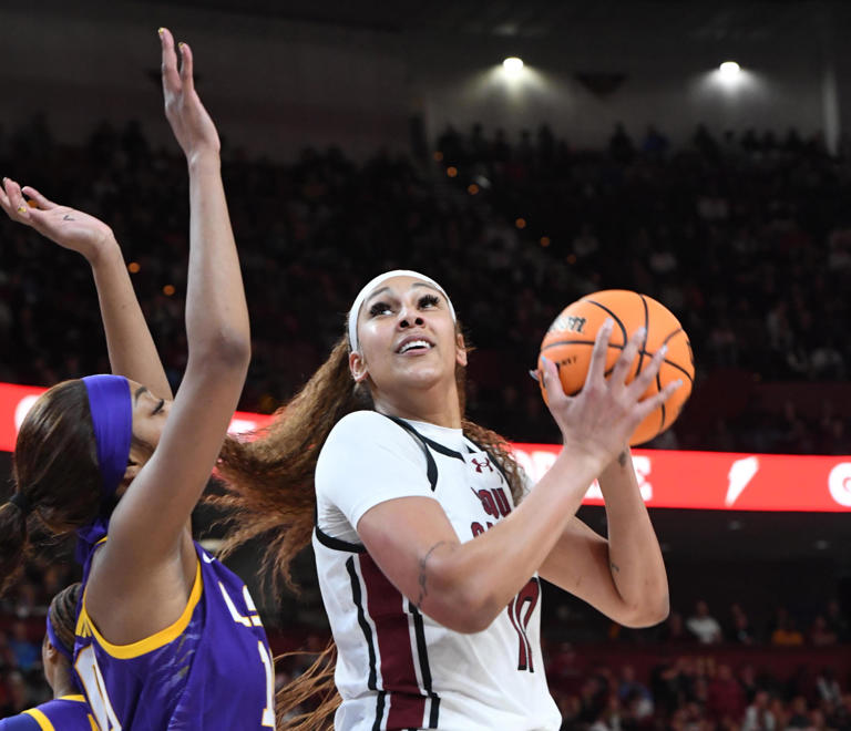 South Carolina's Kamilla Cardoso apologizes for role in fight with LSU