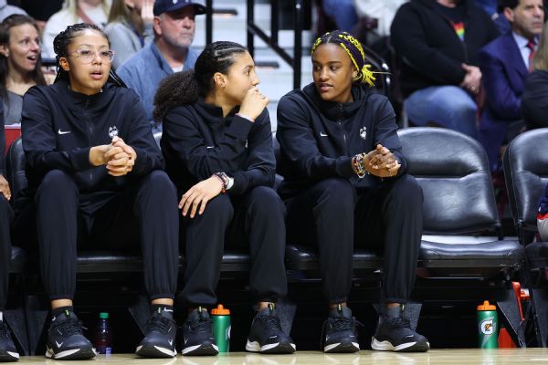 uconn's aaliyah edwards has broken nose, no concussion
