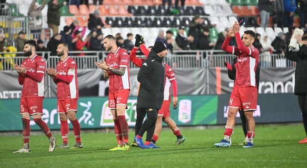 Calcio Serie B, Scontri Allo Stadio Di Venezia In Occasione Della ...