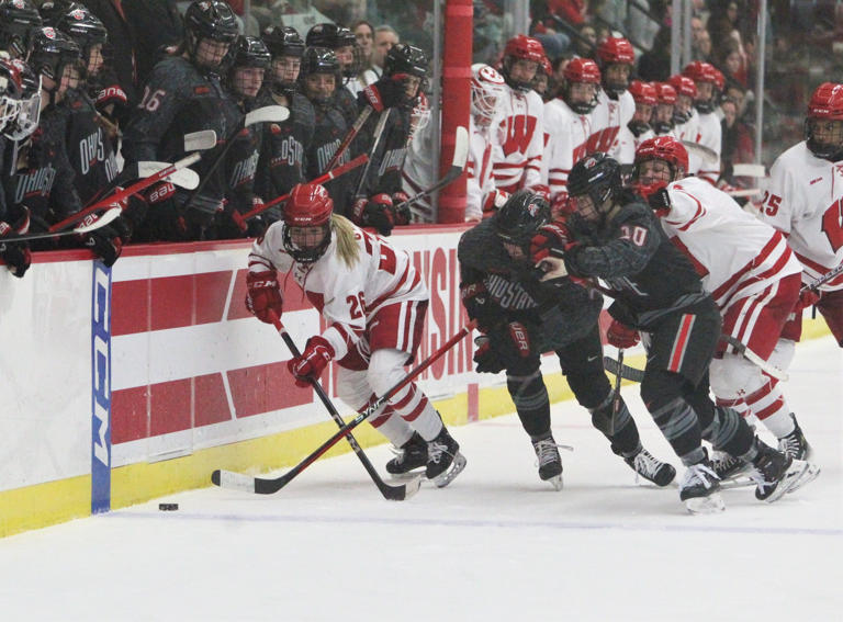 Defending national champion Wisconsin receives No. 2 seed, home ice for