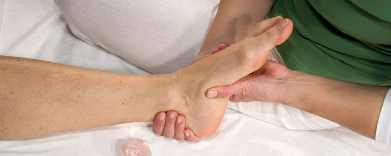 女性脚后跟疼痛的原因 脚后跟疼痛怎么办