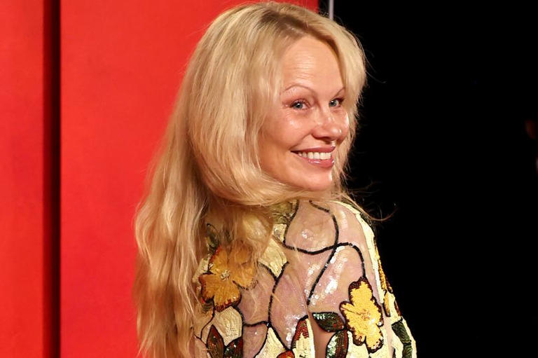 Pamela Anderson 56 Goes Makeup Free At Oscars Vanity Fair Afterparty In Sheer Floral Gown