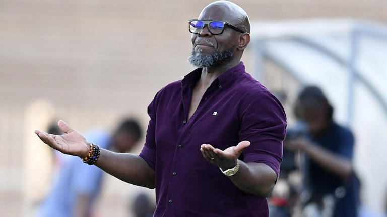 Orlando Pirates' Mabasa sings 'father figure' Komphela praises - 'He ...