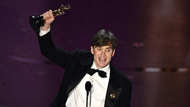 Cillian Murphy Wins Best Actor at 2024 Oscars, Dedicates His Award to 'Peacemakers Everywhere'