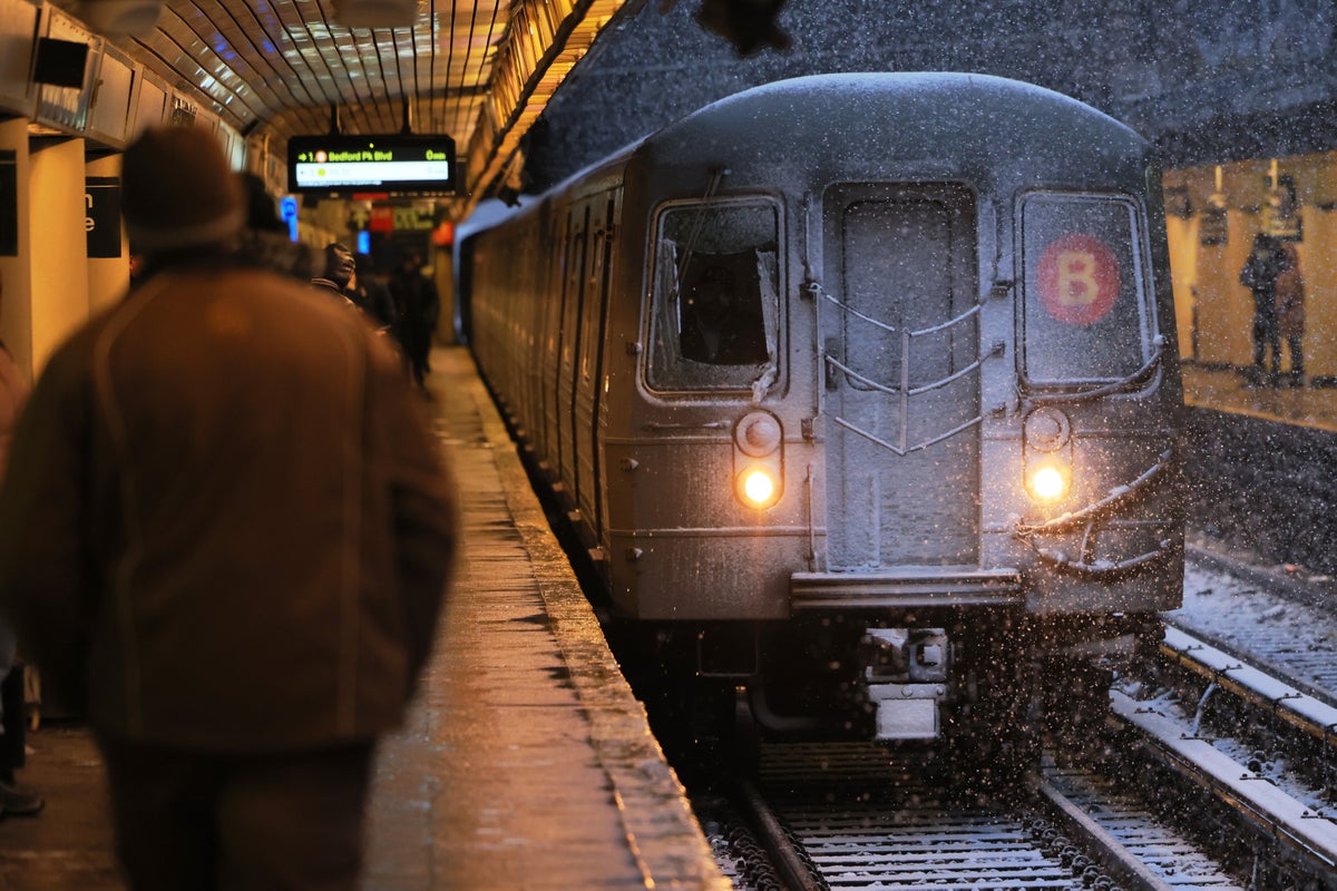 New York Subway Rider Pushed Onto Tracks And Killed In Latest Violent ...