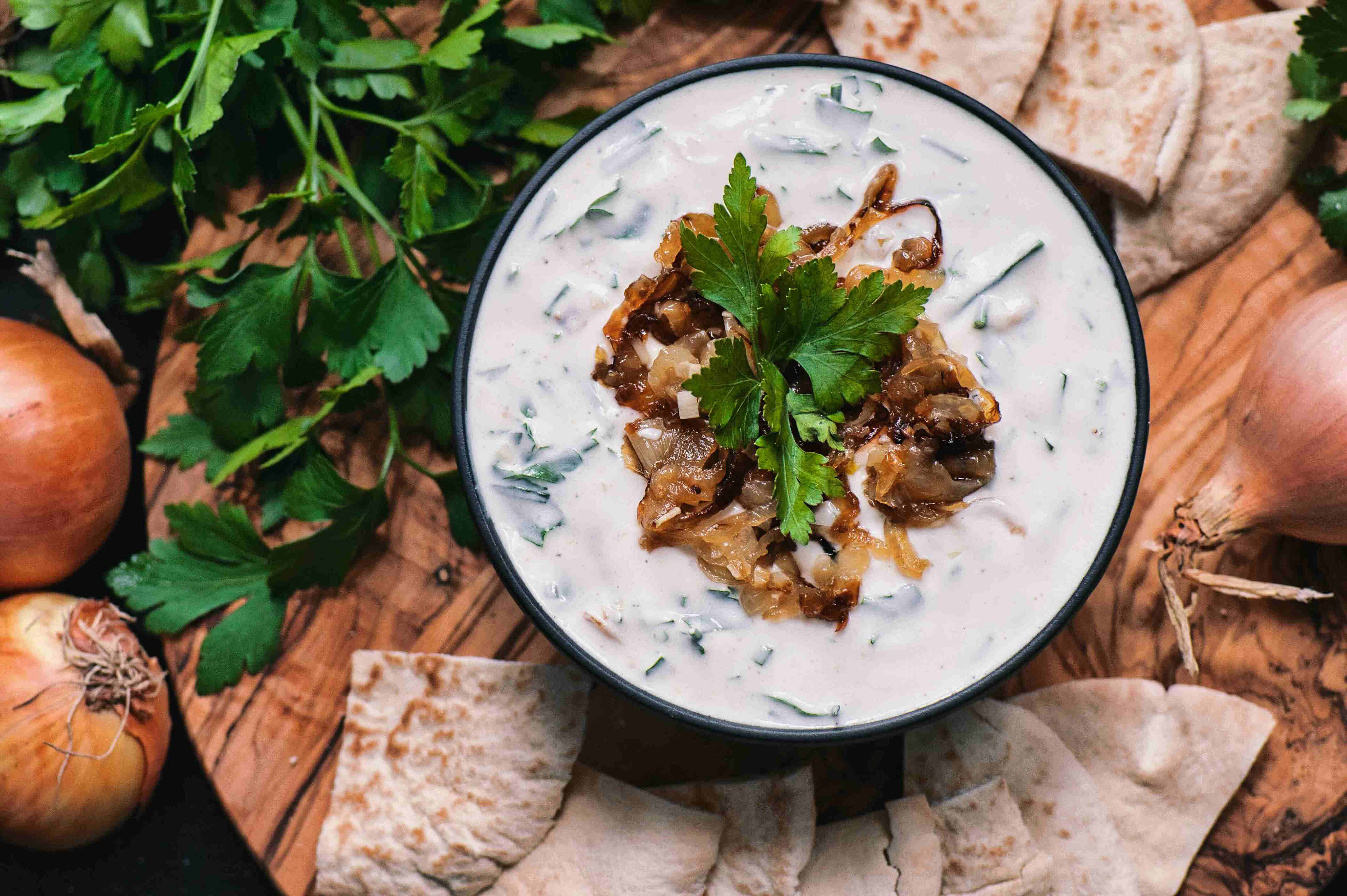 Rezept: Leichter Joghurt-Zwiebel-Dip