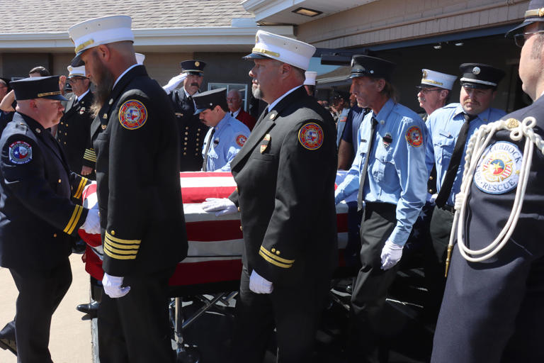 Fallen Fritch fire chief laid to rest, receives salutes from first ...