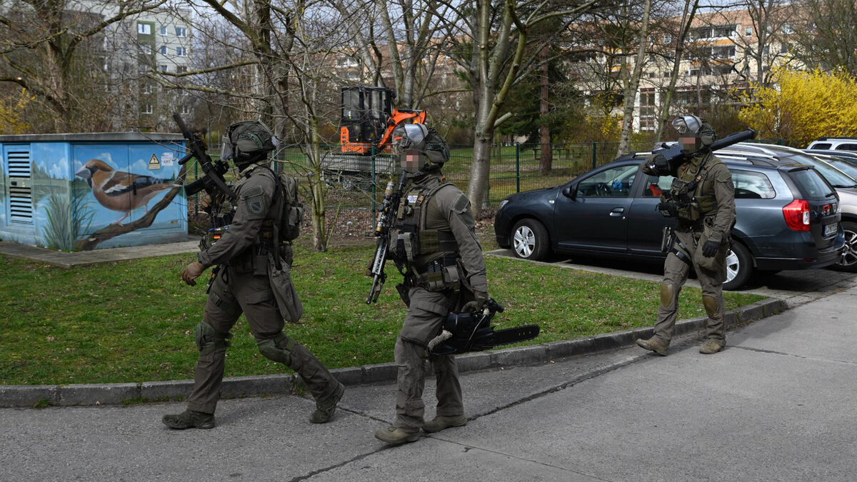 Mann Verschanzt Sich In Wohnung: SEK-Einsatz In Leipzig