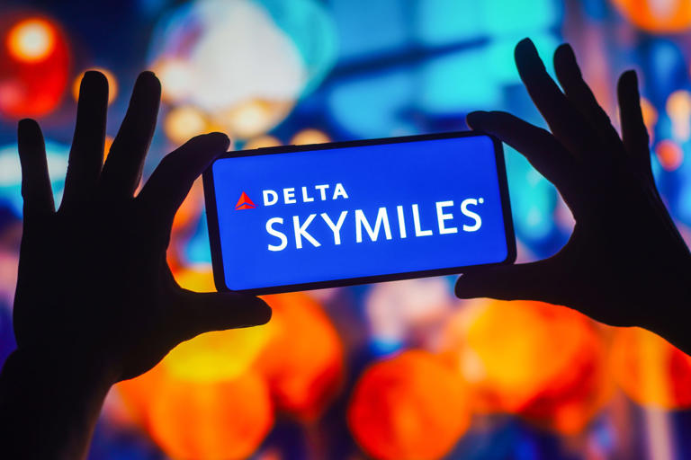 BRAZIL - 2022/11/07: In this photo illustration, the Delta SkyMiles logo is displayed on a smartphone screen. (Photo Illustration by Rafael Henrique/SOPA Images/LightRocket via Getty Images)