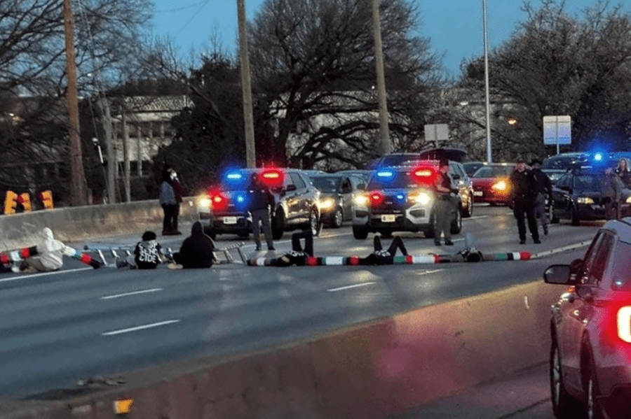 Group Of People In Roadway Cause All Southbound Lanes To Be Closed On I ...