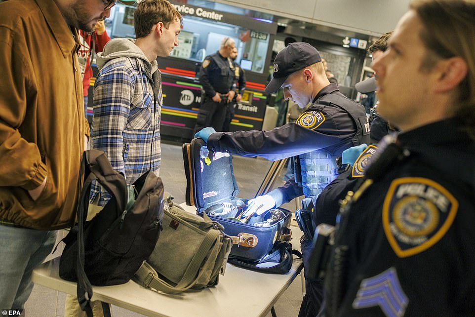 Ny Gov Bans Long Guns For National Guard Troops Deployed To Subway