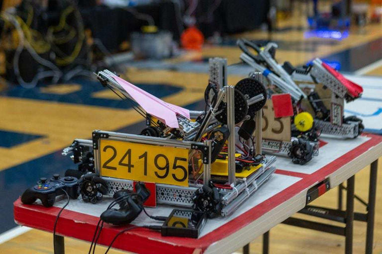 Oregon students battle for spots in world robotics championship