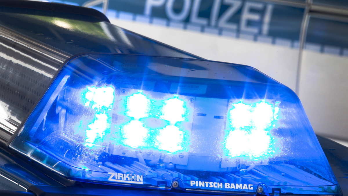 Zwei Menschen Bei Unfall Schwer Verletzt