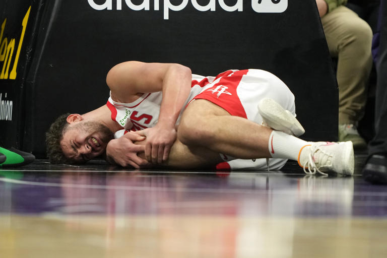 Rockets' Alperen Sengun has severe ankle sprain, bone bruise on knee