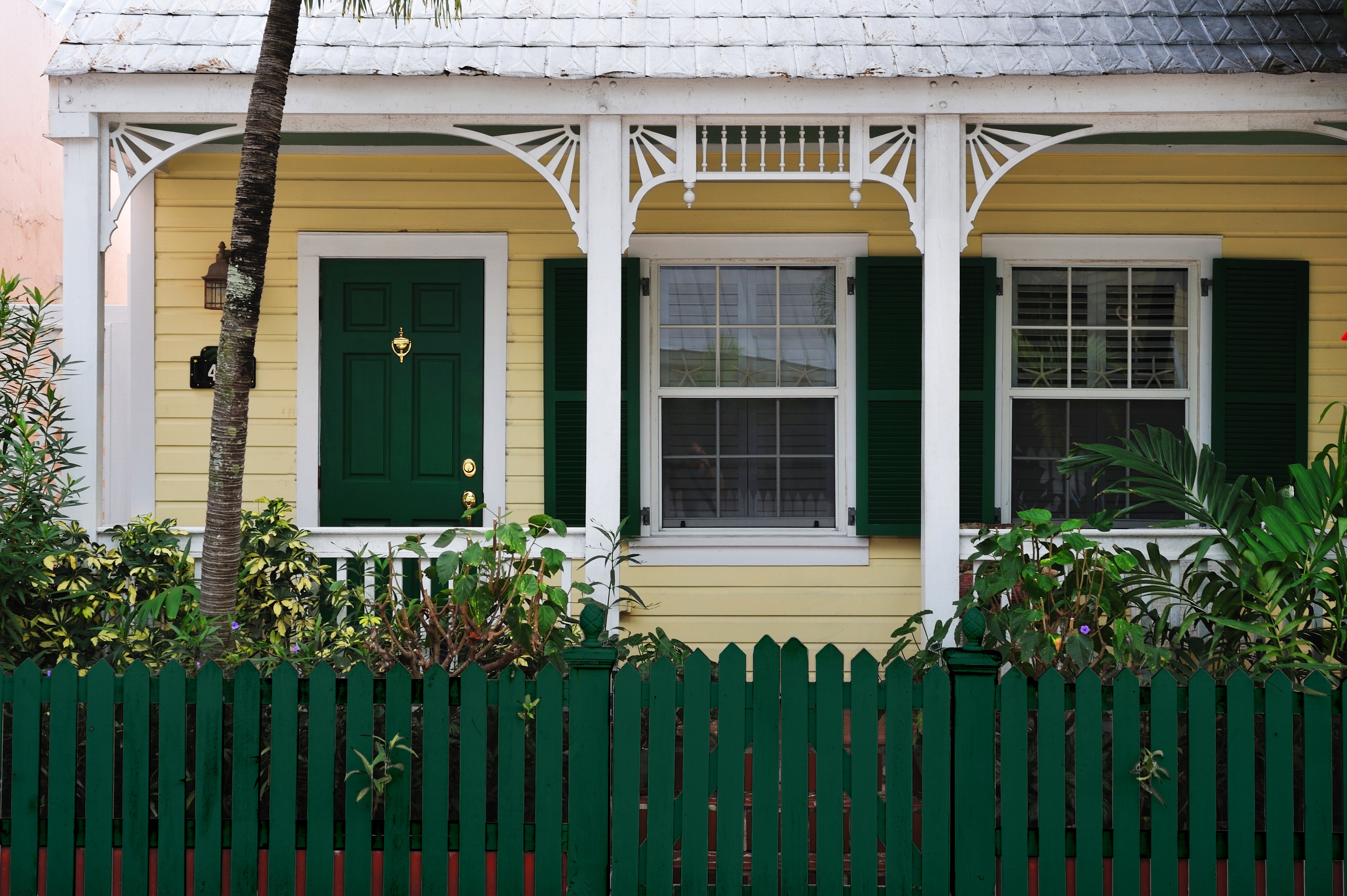 50 Privacy Fence Ideas To Stylishly Seclude Your Outdoor Sanctuary