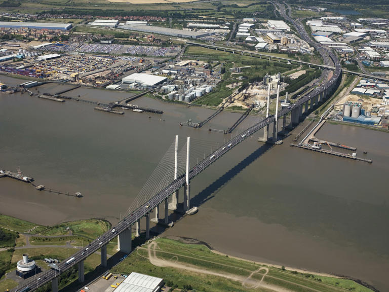 M25 Dartford Crossing delays three hour tailbacks on busy Essex