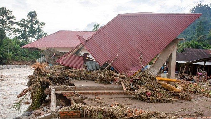 26 Dead, 11 Missing As Flood Sweeps Through Indonesian Island