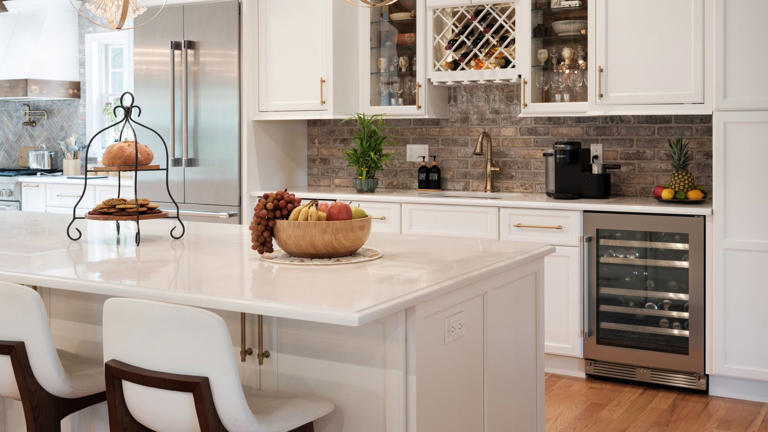 7 Kitchen Island Decor Ideas That Are Easy And Eye-catching