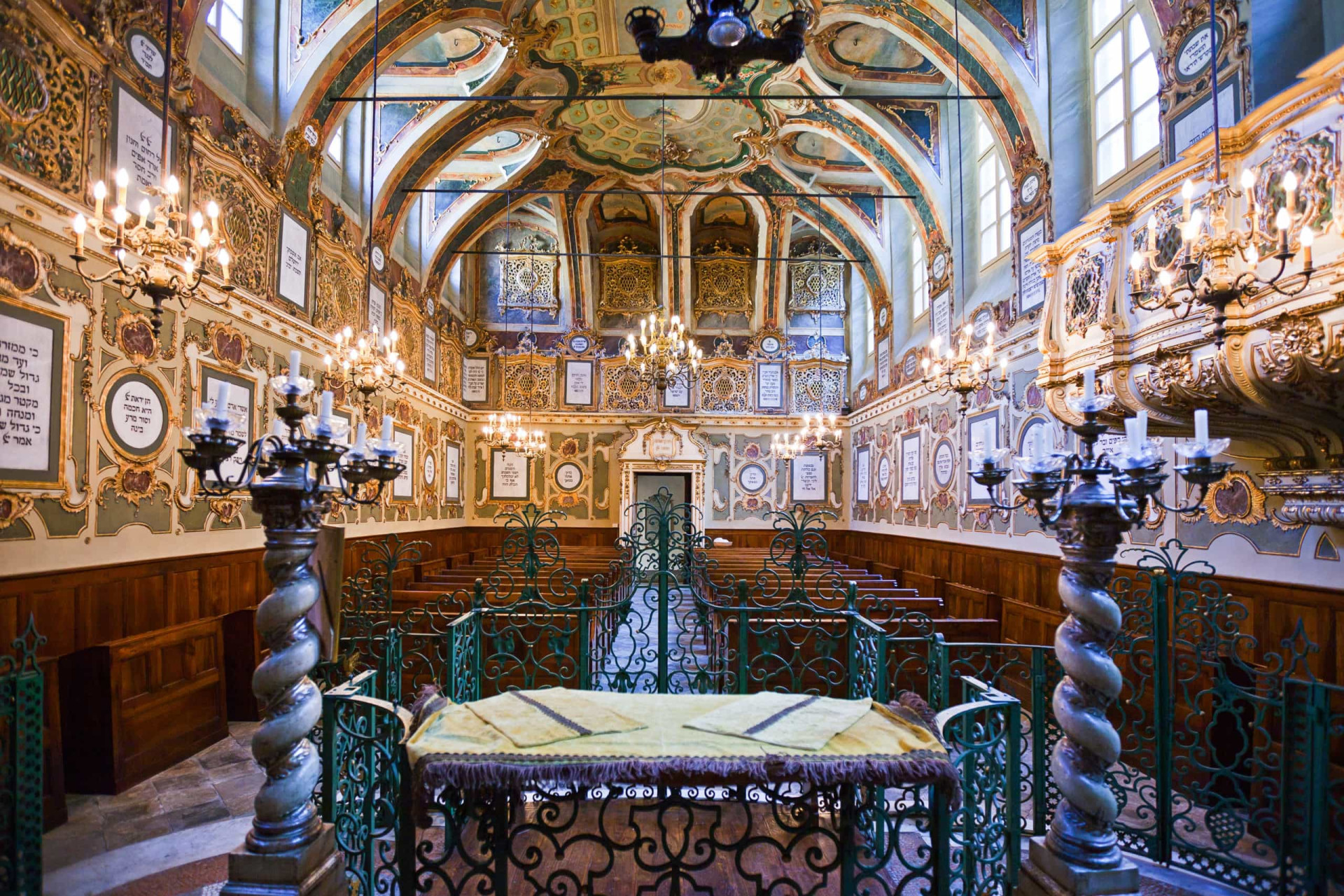 Historic synagogues from around the world