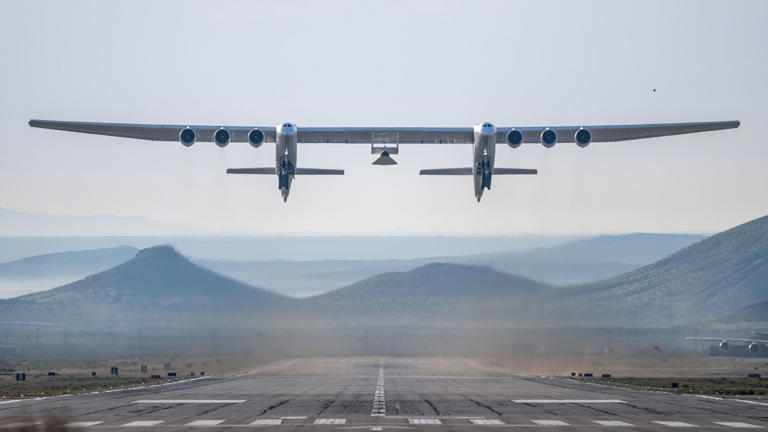 Stratolaunch launches 1st rocket-powered flight of hypersonic prototype ...