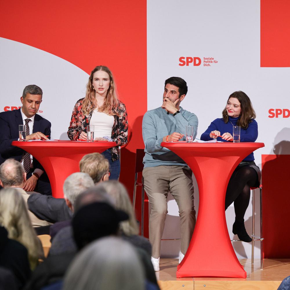 Bewerber-Duos Streiten Auf Mitgliederforum: Kampf Um Berliner SPD ...