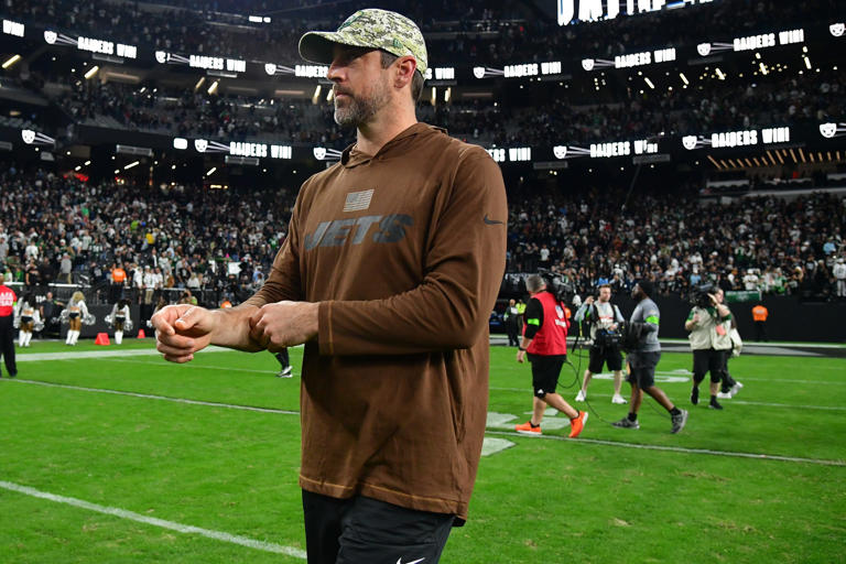 Aaron Rodgers reportedly in talks as a running mate for controversial