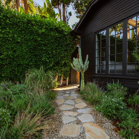 17 Garden Path Ideas That Perfectly Showcase Your Plantings