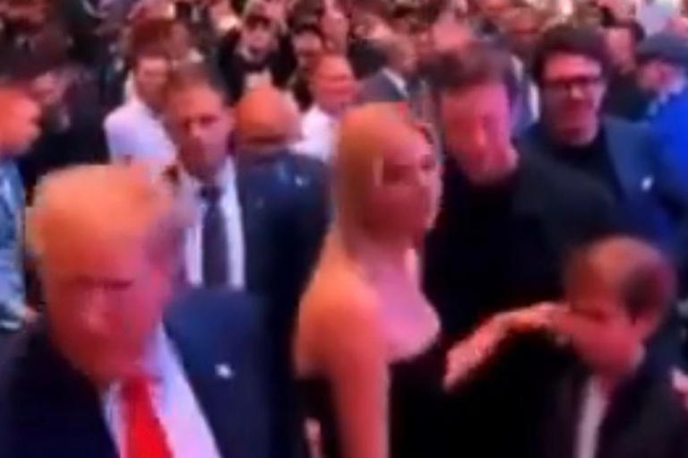 Donald Trump Appears To Snub Ivankas Son During Ufc Event As Ex President Turns From Joseph Kushner 