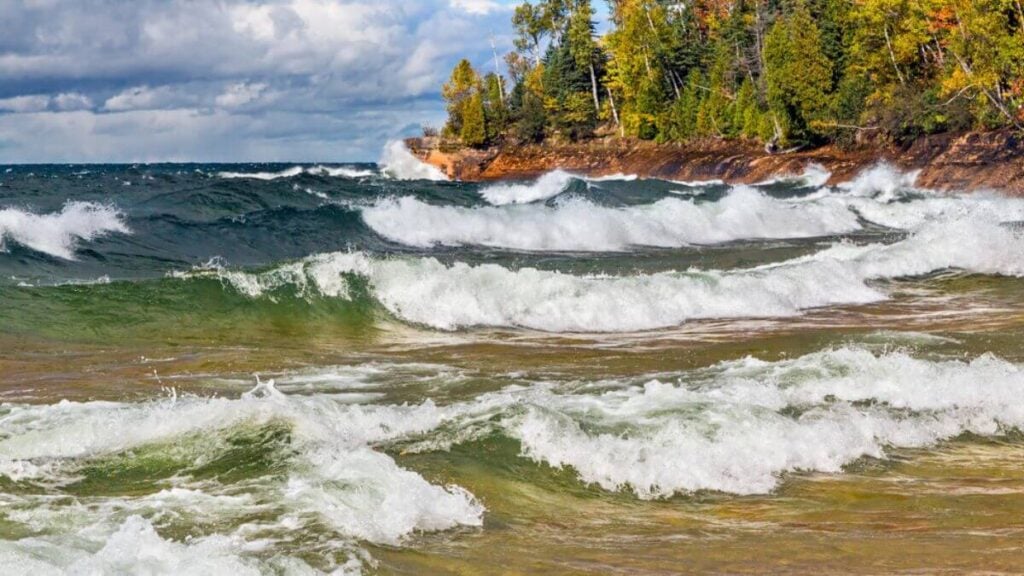 <p>Start your trip from Minneapolis to the North Shore, where the calm water of Lake Superior waits for you. Enjoy a picturesque drive alongside this great lake, with pit stops at stunning waterfalls and state parks.</p><p>Don’t forget to visit the small towns by the lake. Each one has its unique feel and beautiful nature. This journey is a great mix of outdoor fun and relaxing times.</p>