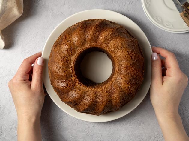 Saftiger Klassiker, den jeder liebt: Omas Nusskuchen weckt zuckersüße ...