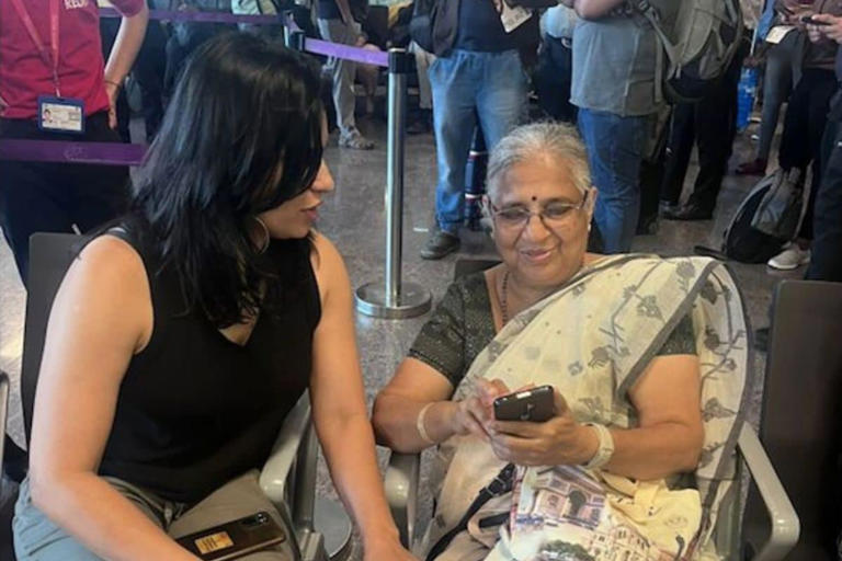 Sudha Murty Interacts With People While Waiting At Airport, Gets Lauded For 'Simplicity'. (Image: Linkedin/@Jayanti Bhattacharya)