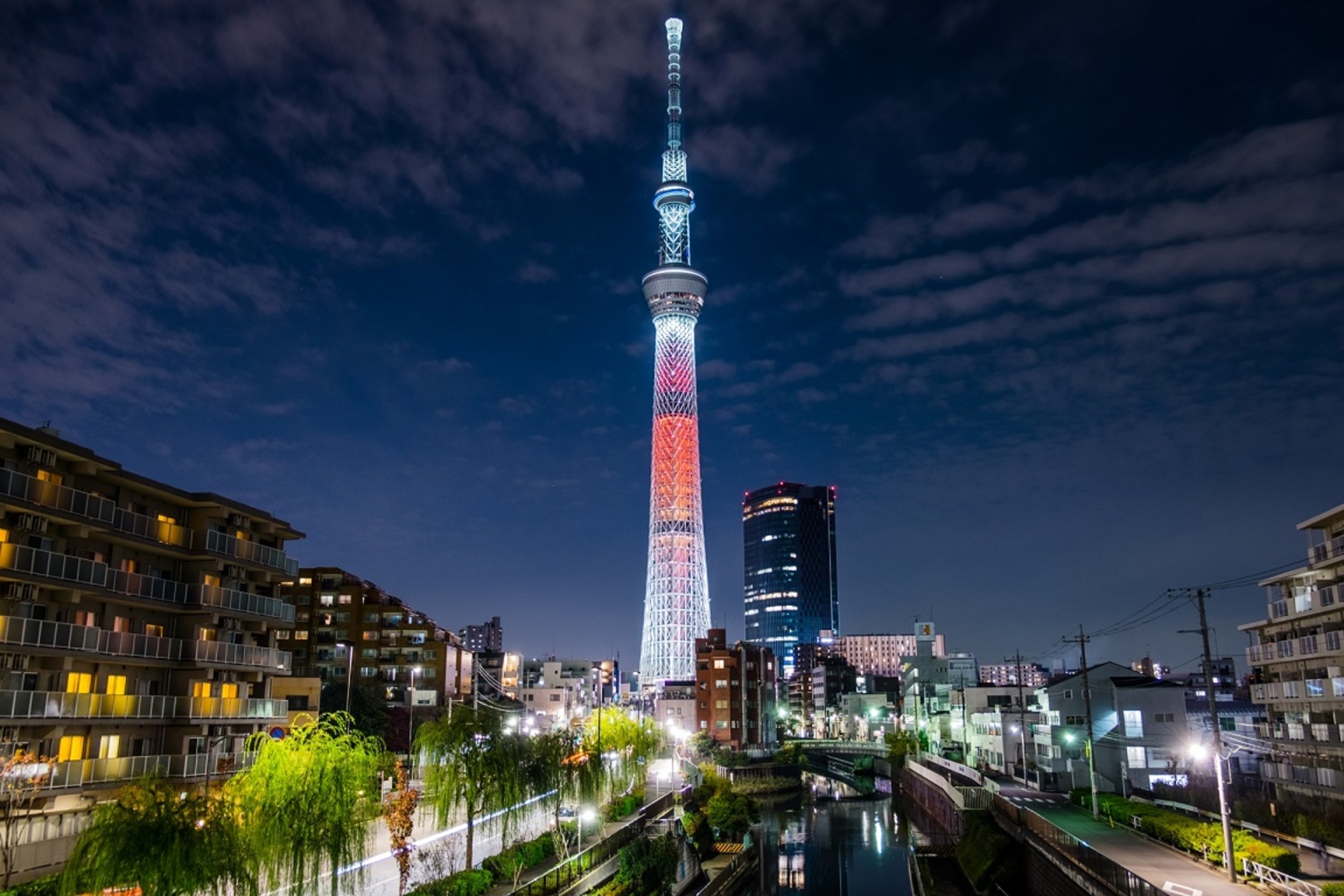 <p>The electric bill has got to be through the roof. At night, the 2,080-foot tower puts on a perpetual light show, lighting up the sky with neon colors that dazzle nearby pedestrians. You can pay to go inside, but the real view is of the monument itself.</p><p><a href='https://www.msn.com/en-us/community/channel/vid-cj9pqbr0vn9in2b6ddcd8sfgpfq6x6utp44fssrv6mc2gtybw0us'>Follow us on MSN to see more of our exclusive lifestyle content.</a></p>