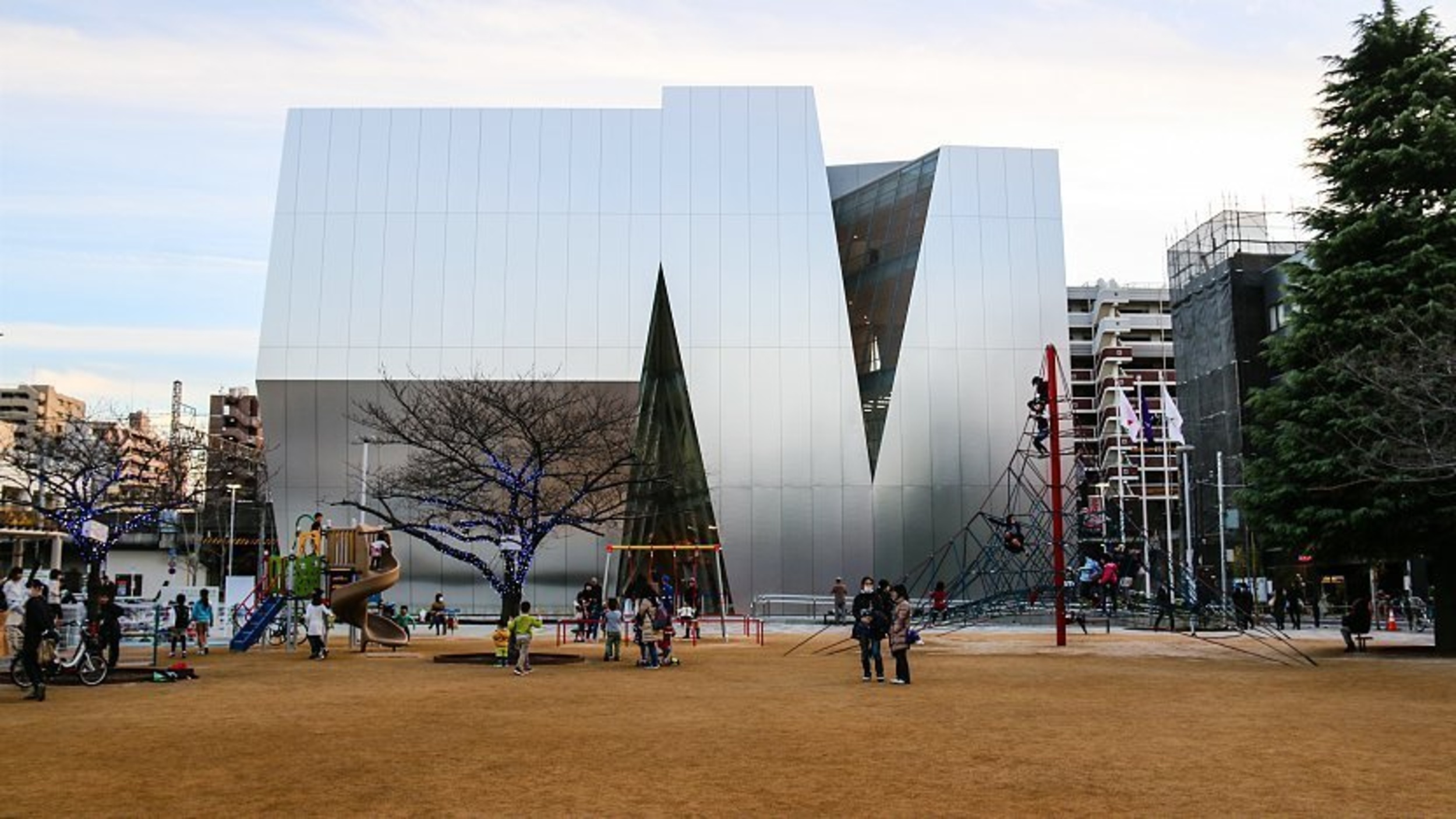 <p>Tokyo is the center of Japan's art scene, with museums packed with the country's biggest names. Nezu Museum and Yayoi Kasuma Museum are two spots you should check out, boasting an array of modern pieces that rival anything in the country.</p><p>You may also like: <a href='https://www.yardbarker.com/lifestyle/articles/18_things_you_think_are_normal_but_are_actually_uniquely_american_031224/s1__39111167'>18 things you think are normal but are actually uniquely American</a></p>
