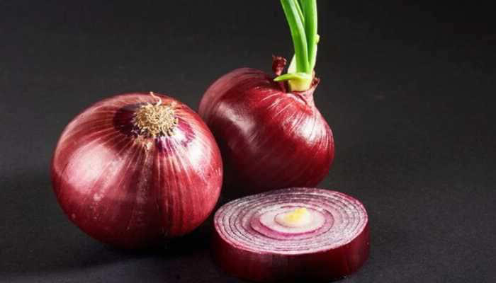 5 Ways Onion Juice Can Benefit Your Hair