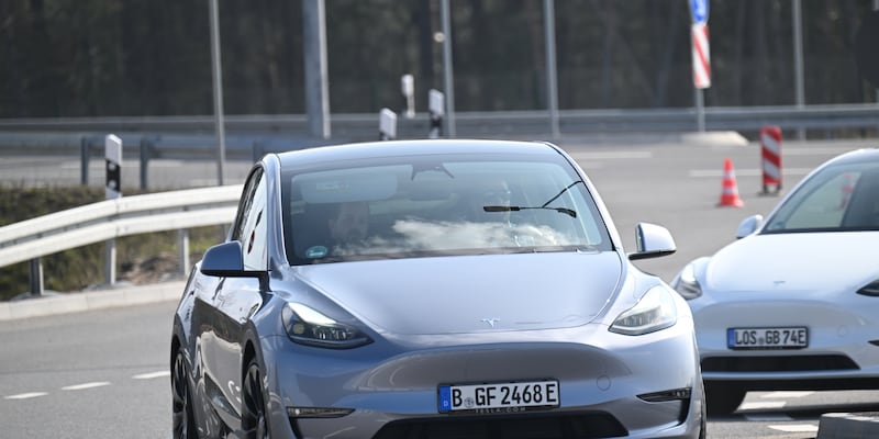 Solidarität Nach Sabotage - Tesla-Chef Elon Musk Besucht Werk In Grünheide