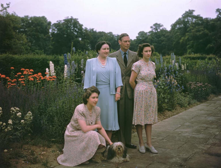 Jorge VI, la reina Isabel, y sus hijas Isabel y Margarita. 