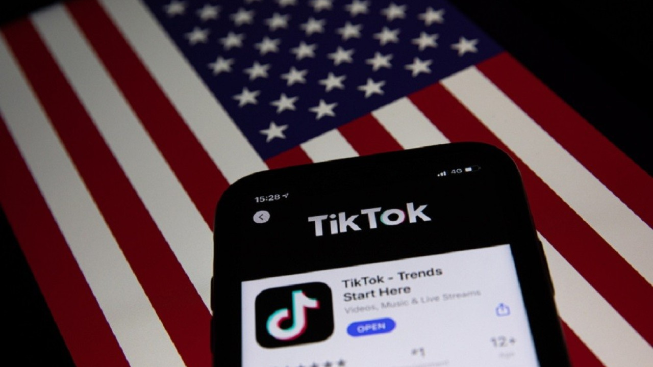 το 50% των αμερικανών υποστηρίζει την απαγόρευση του tiktok στις ηπα, σύμφωνα με δημοσκόπηση
